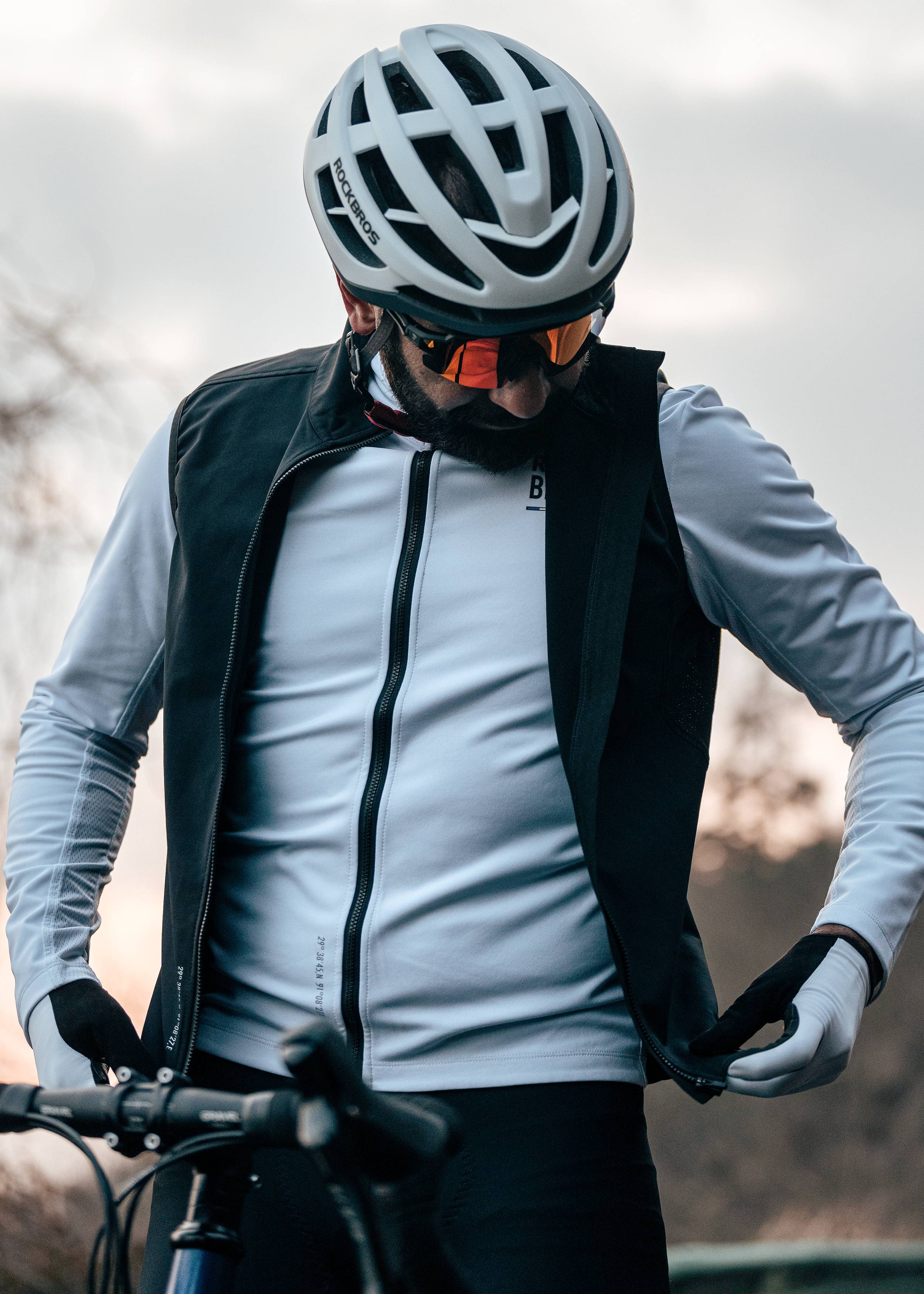 ROCKBROS Road-to-Sky Wind Proof Warm Vest - Image 17